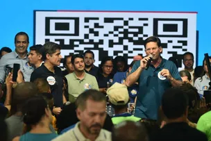 JOÃO ROMA DEFENDE FIM DA APROVAÇÃO AUTOMÁTICA E CRITICA CORTES EM PROGRAMAS SOCIAIS