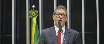 DEPUTADO CRITICA POSICIONAMENTO DE ACM NETO NAS ELEIÇÕES