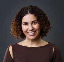 ENTREVISTA COM RAFAELLA FAJARDO: ESPECIALISTA EM EDUCAÇÃO FINANCEIRA DA SERASA