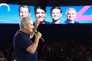EM CONVENÇÃO, ANGELO CORONEL DEFENDE TRAJETÓRIA MUNICIPALISTA