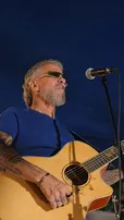 TUCA FERNANDES LANÇA "AS CORES", SEGUNDO SINGLE DO PROJETO LUAU SONGS