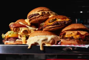 BRASILEIROS AUMENTAM CONSUMO DE HAMBÚRGUER EM TODAS AS FAIXAS DO DIA