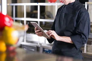 BARES E RESTAURANTES ESTÃO APOSTANDO EM TECNOLOGIA PARA CRESCER: VEJA TENDÊNCIAS