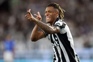 DANILO RETOMA CONVERSAS SOBRE O FUTURO APÓS A COPA DO MUNDO