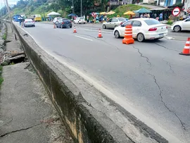 BR-324 TEM TRECHO INTERDITADO APÓS AFUNDAMENTO NA PISTA