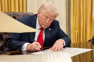 TRUMP ANUNCIA TARIFA DE 100% SOBRE MEDICAMENTOS GENÉRICOS IMPORTADOS