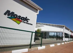 GUERRA DO IRÃ ATINGE FÁBRICA NA BAHIA QUE SUSPENDE PRODUÇÃO E CAUSA DEMISSÃO EM MASSA; ENTENDA 