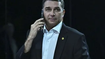 REJEIÇÃO A FLÁVIO BOLSONARO ATINGE 60% EM MEIO A DESGASTE NA CORRIDA PRESIDENCIAL, DIZ PESQUISA