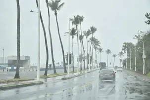 BOCA DO RIO CONCENTRA MAIOR VOLUME DE CHUVA EM SALVADOR; PREVISÃO INDICA MELHORA DO TEMPO A PARTIR DE QUARTA-FEIRA