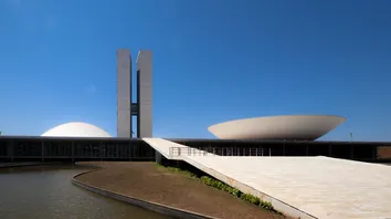 QUASE METADE DOS BRASILEIROS AFIRMAM NÃO CONSEGUIR MANTER O PADRÃO DE VIDA SEM CRÉDITO