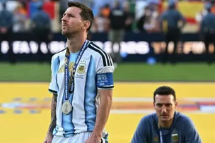 SCALONI VAI ÀS LÁGRIMAS E EVITA FALAR SOBRE FUTURO DE MESSI NA SELEÇÃO