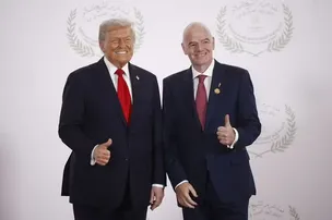 FIFA RETIRA SUSPENSÃO DE JOGADOR DOS EUA APÓS PEDIDO DE TRUMP A INFANTINO