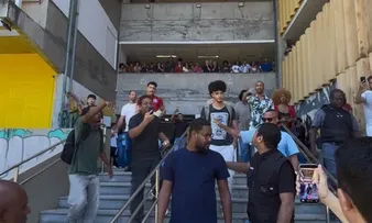 DEPUTADO DIEGO CASTRO SE ENVOLVE EM CONFUSÃO COM ESTUDANTES DA UFBA