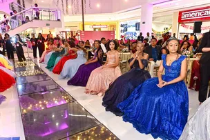 PROJETO BRILHA, MENINA CELEBRA 15 ANOS DE 26 ADOLESCENTES EM SALVADOR