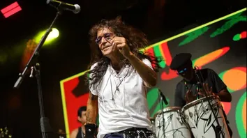 LUIZ CALDAS LEVA FORÇA DO AXÉ MUSIC A FESTIVAL EM PRAIA DO FORTE