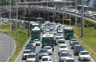 SALVADOR TESTA CÂMERAS COM INTELIGÊNCIA ARTIFICIAL PARA IDENTIFICAR INFRAÇÕES DENTRO DE CARROS
