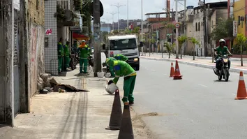 LIMPURB REFORÇA OPERAÇÃO DE LIMPEZA NO SUBÚRBIO FERROVIÁRIO DE SALVADOR