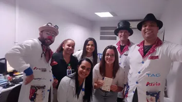HOSPITAL RECEBE MÁGICOS E PALHAÇO EM AÇÃO QUE LEVA LEVEZA À ROTINA HOSPITALAR