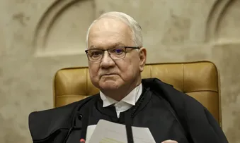 PRESIDENTE DO STF ANUNCIA LEI PARA LIMITAR SALÁRIO DE JUÍZES