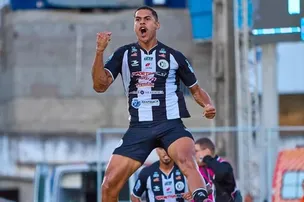 VITÓRIA SUPERA RIVAL E FECHA COM UM DOS ARTILHEIROS DO FUTEBOL BRASILEIRO