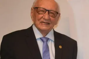 PRIMEIRO REITOR DA UNIVERSIDADE ESTADUAL DE FEIRA DE SANTANA CONCORRE AO NOBEL DA PAZ