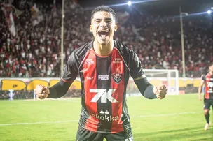 VITÓRIA GOLEIA O ATHLETICO-PR POR 4 A 0 E AVANÇA NA COPA DO BRASIL