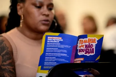 AGOSTO LILÁS: AÇÃO PROMOVE ORIENTAÇÃO SOBRE VIOLÊNCIA CONTRA MULHER EM SALVADOR