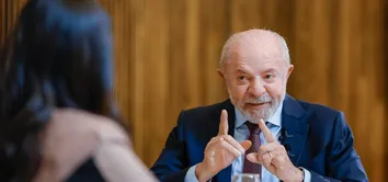 “VORCARO VIROU BANQUEIRO NO GOVERNO BOLSONARO E PRISIONEIRO NO MEU”, DIZ LULA