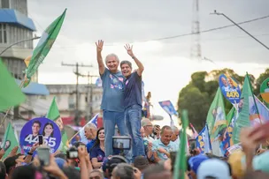 ACM NETO PARTICIPA DE CAMINHADA EM FEIRA DE SANTANA AO LADO DE ZÉ RONALDO E ANGELO CORONEL