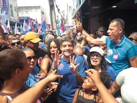 ACM NETO PARTICIPA DE CAMINHADA EM VALENÇA AO LADO DE ZÉ COCÁ, JOÃO ROMA E CORONEL