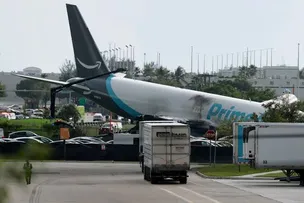 PELO MENOS 5 PESSOAS MORREM EM ACIDENTE COM AVIÃO DE CARGA EM MIAMI