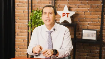 PT CRITICA FLÁVIO BOLSONARO POR VOAR EM JATO DE VORCARO