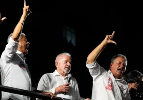 LULA NEGA VOTO 'LUNETO' E CRITICA ACM NETO DURANTE CAMINHADA EM SALVADOR