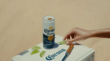 CORONA LANÇA LATA COM ABERTURA TOTAL DA TAMPA