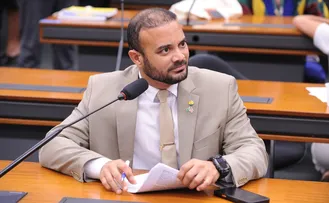 DEPUTADO APROVA PL QUE RECONHECE ATIVIDADE DE RISCO E AUTORIZA PORTE DE ARMA PARA CATEGORIAS
