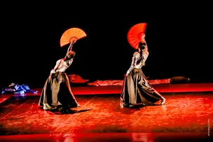 JORNADA DE KOKORO TRANSFORMA DANÇA, TEATRO E BONECOS EM UMA DELICADA HISTÓRIA SOBRE CULTURA
