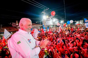 WAGNER DIZ QUE DIFERENÇA ENTRE LULA E FLÁVIO BOLSONARO É ‘DA ÁGUA PARA O VINHO' E PEDE MOBILIZAÇÃO NA RETA FINAL