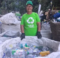 RECICLAGEM BENEFICIA MEIO AMBIENTE E GERA RENDA PARA FAMÍLIAS EM SALVADOR