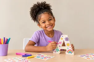 SHOPPING PROMOVE OFICINA INFANTIL GRATUITA COM PERSONALIZAÇÃO DA INICIAL DO NOME