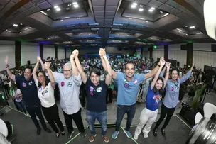 PAULO CÂMARA FAZ EVENTO PARA APOIADORES DA CAMPANHA