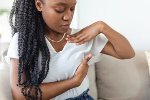TRATAMENTO DO CÂNCER DE MAMA EXIGE ATENÇÃO À SAÚDE DAS PELES NEGRAS E MESTIÇAS
