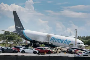 CAIXAS-PRETAS DE AVIÃO DA AMAZON SÃO ACHADAS APÓS ACIDENTE COM 5 MORTOS