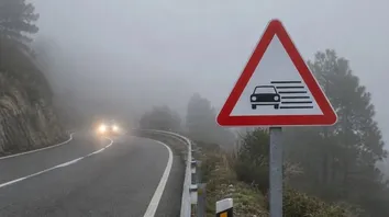 NOVA PLACA DE TRÂNSITO EM ESTRADAS MOSTRA POSSIBILIDADE DE VISUALIZAÇÃO BAIXA; ENTENDA
