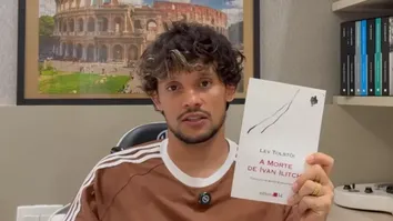 RESENHA LITERÁRIA DE JOGADOR DO ATLETICO-MG IMPULSIONA VENDA DE LIVRO RUSSO