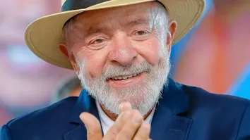 LULA COMEMORA AVANÇO PELO FIM DA ESCALA 6X1 “VITÓRIA IMPORTANTE”