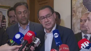 CURY PROPÕE MANDATO DE 8 ANOS PARA MINISTROS DO STF E DEFENDE RENÚNCIA
