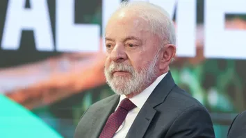 LULA ORIENTA AUXILIARES A AGIR COM CAUTELA DIANTE DA CRISE NO STF