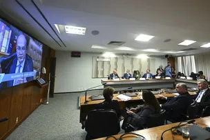 OPOSIÇÃO ACOMPANHA SESSÃO DO STF ENTRE VAIAS E APLAUSOS