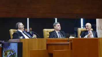DINO COBRA NOVO RITO NO CASO MORAES PARA EVITAR "UMA CRISE POR SEMANA"