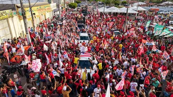 JERÔNIMO CONVIDA PREFEITO E EX-PREFEITO ADVERSÁRIOS EM ATO DE CAMPANHA